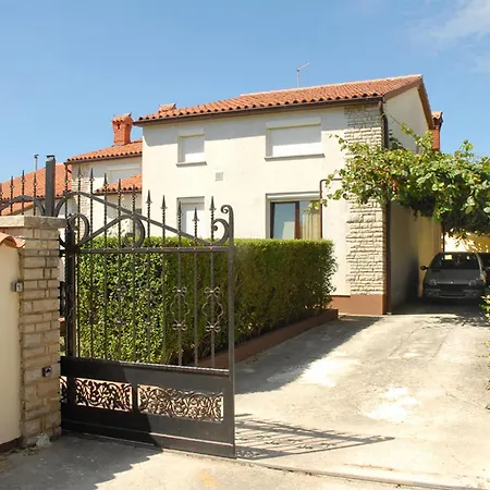 Gorgeous In Сasa de vacaciones Pula