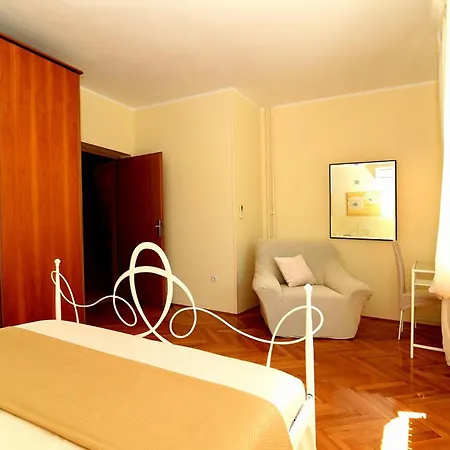 2 Bedroom Gorgeous In