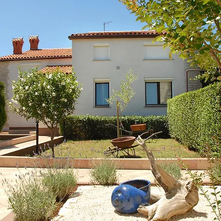 2 Bedroom Gorgeous In Holiday home *