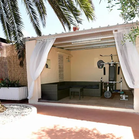 2 Bedroom Gorgeous In Holiday home Pula