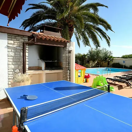 2 Bedroom Gorgeous In Holiday home Pula