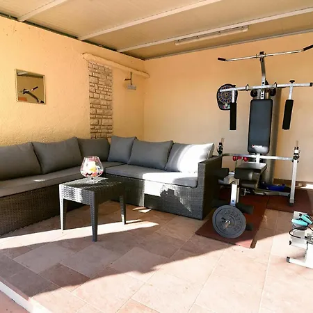 2 Bedroom Gorgeous In Holiday home