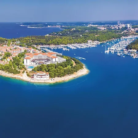 2 Bedroom Gorgeous In Pula