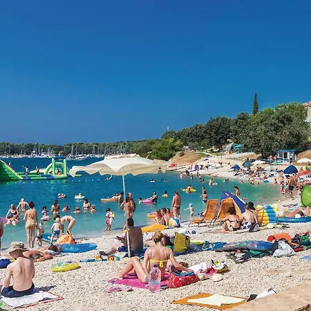 2 Bedroom Gorgeous In Holiday home Pula